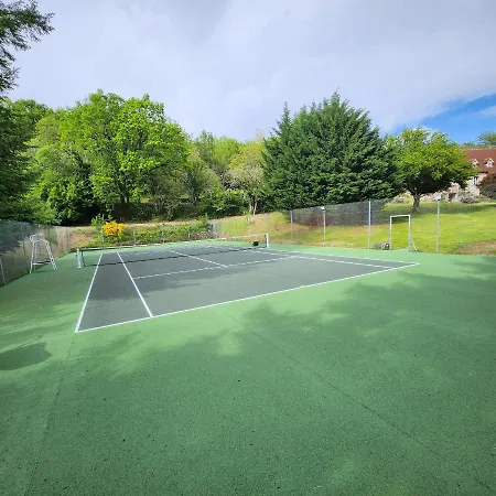 La Cayrouse Piscine Tennis Boulodrome * Le Bouyssou