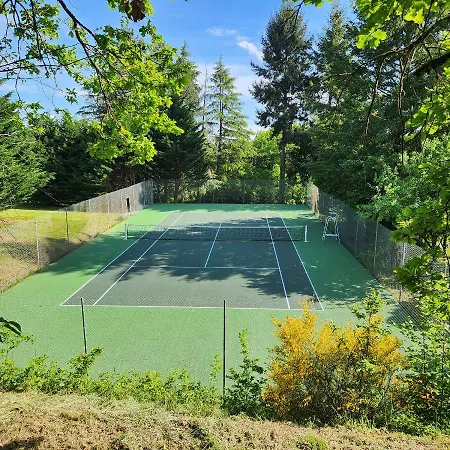 La Cayrouse Piscine Tennis Boulodrome * Le Bouyssou