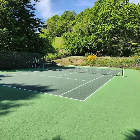 La Cayrouse Piscine Tennis Boulodrome * Le Bouyssou