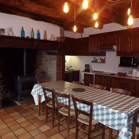 La Cayrouse Piscine Tennis Boulodrome * Le Bouyssou