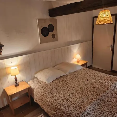 La Cayrouse Piscine Tennis Boulodrome * Le Bouyssou