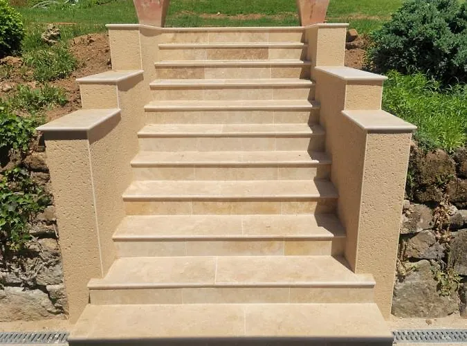 La Cayrouse Piscine Tennis Boulodrome * Le Bouyssou