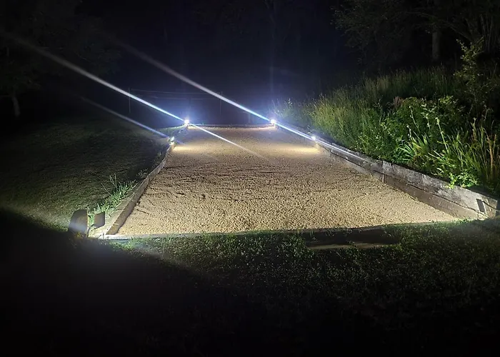 La Cayrouse Piscine Tennis Boulodrome * Le Bouyssou