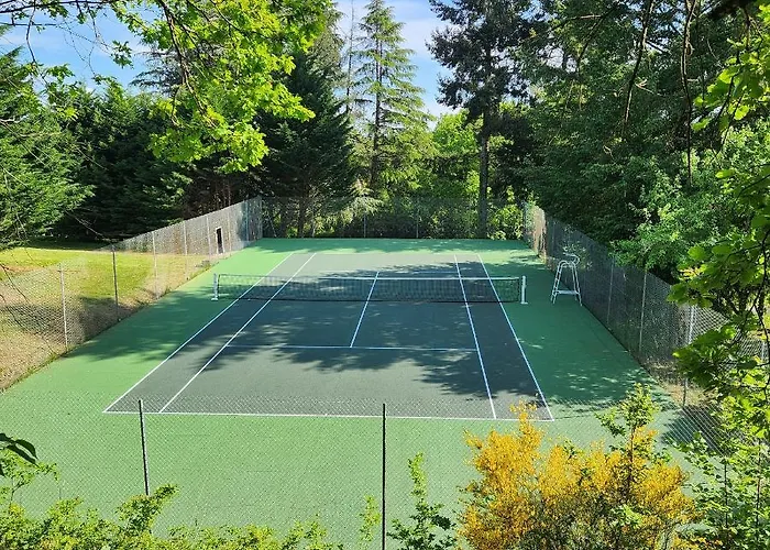 La Cayrouse Piscine Tennis Boulodrome * Le Bouyssou