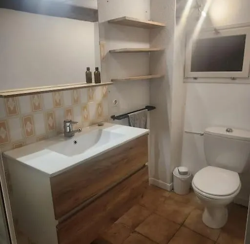 La Cayrouse Piscine Tennis Boulodrome * Le Bouyssou