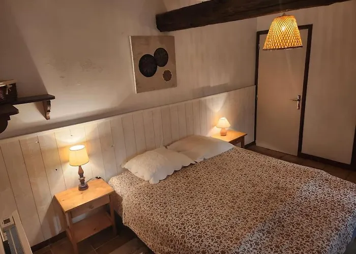 La Cayrouse Piscine Tennis Boulodrome * Le Bouyssou